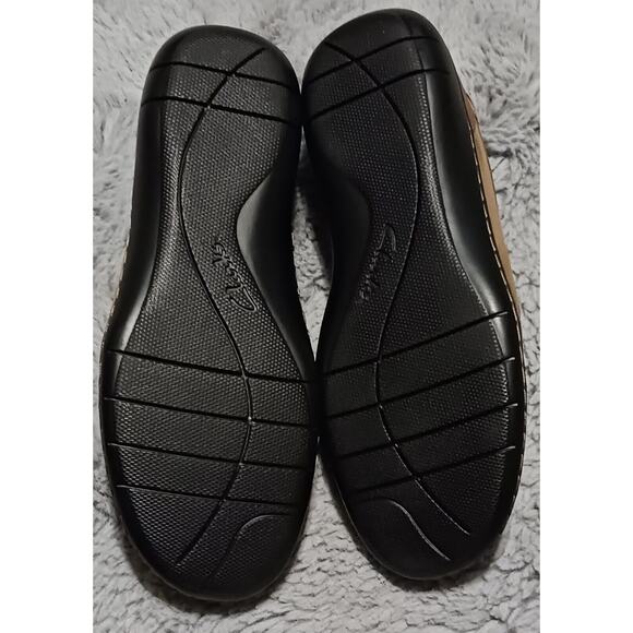Clarks Bendables Bingo Q Medium & Dark Tan Leather Slip-on Comfort Shoes Size 7M - Picture 8 of 9